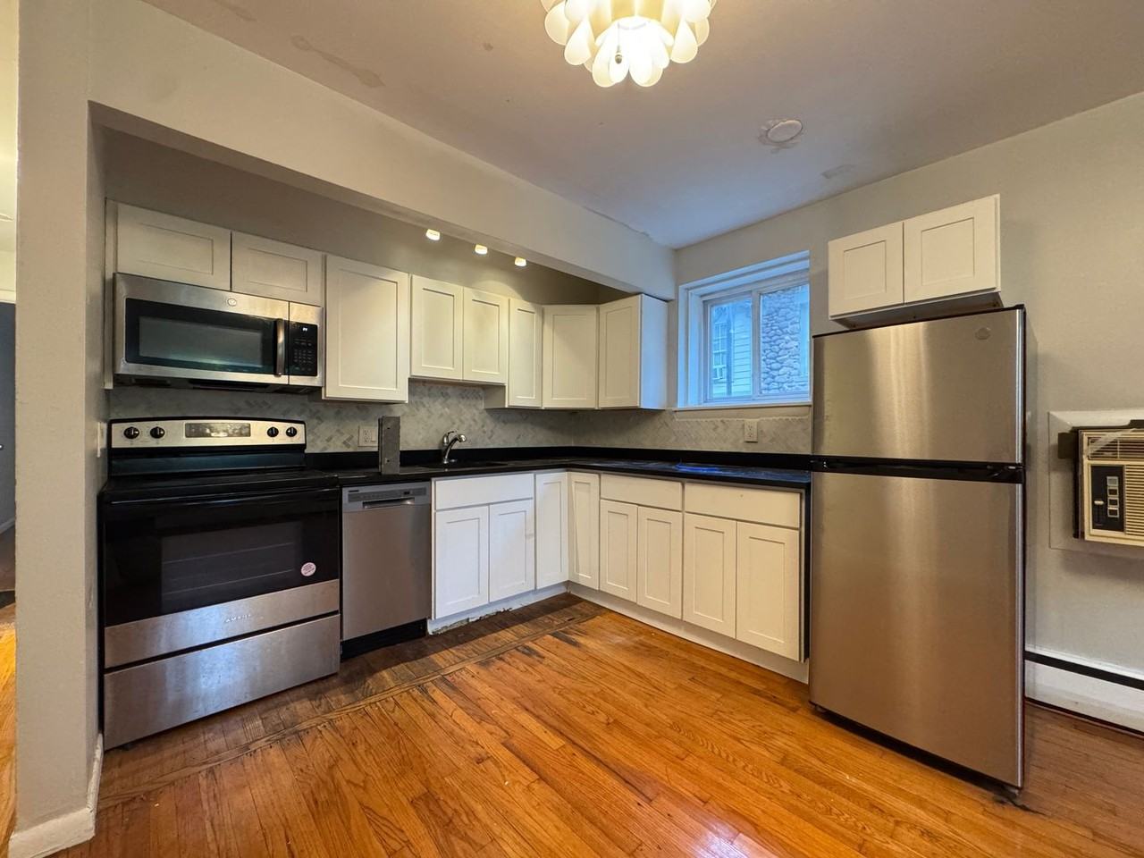 550 Whitney Ave - Photo 2 of 15