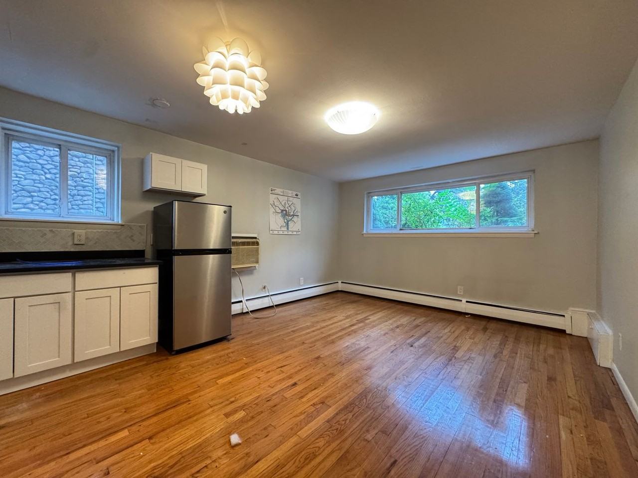 550 Whitney Ave - Photo 3 of 15