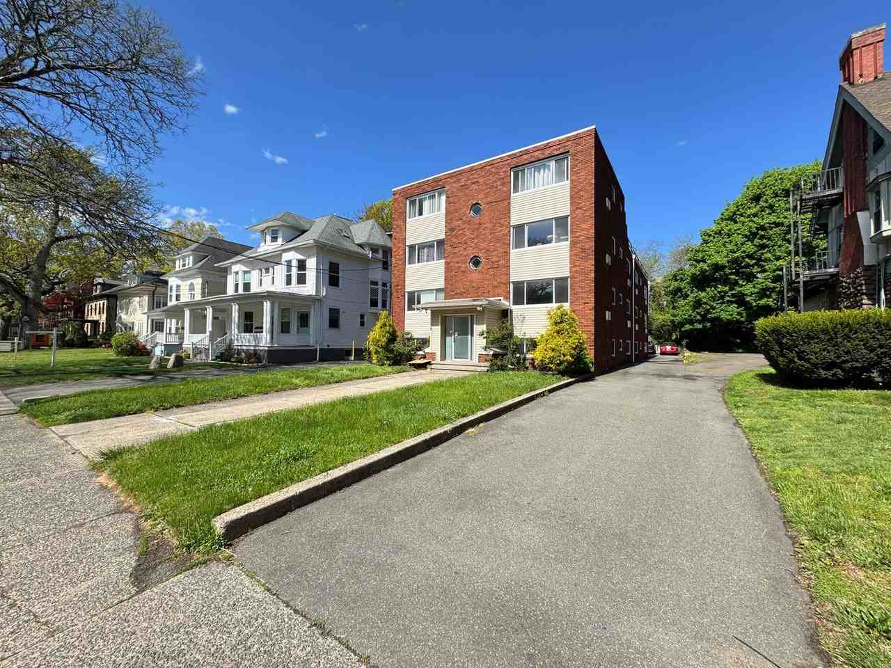 550 Whitney Ave - Photo 4 of 15