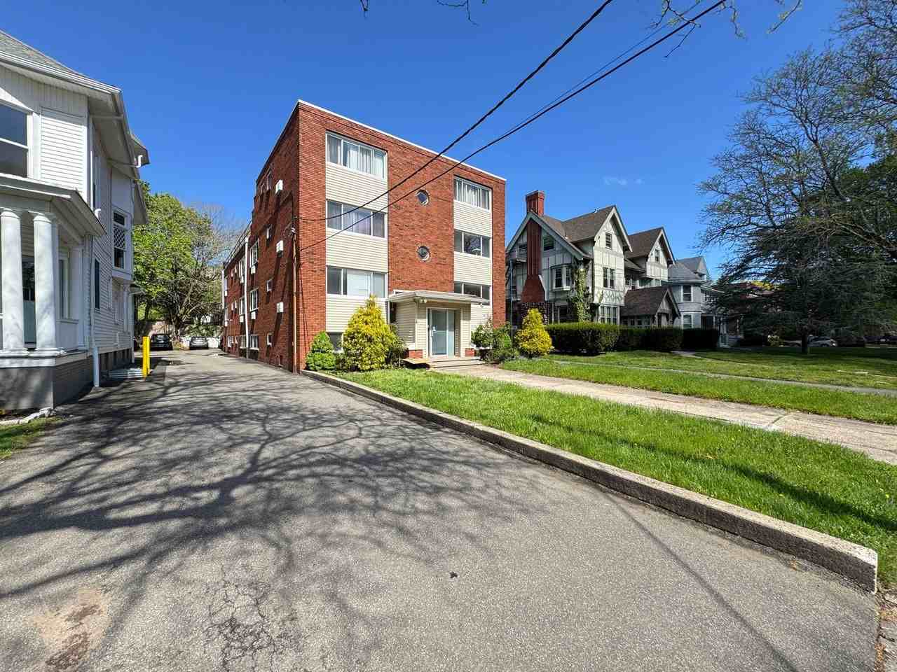 550 Whitney Ave - Photo 6 of 15