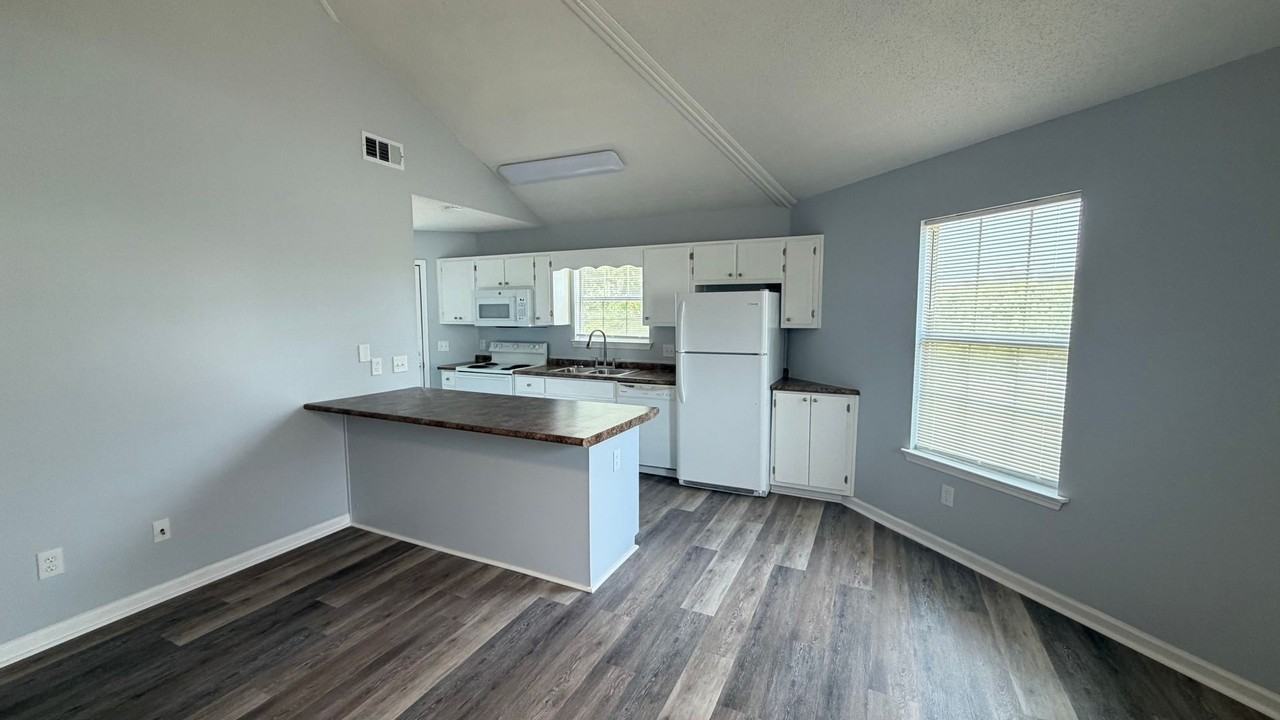 1401 Gulf Ave #4 - Photo 3 of 17