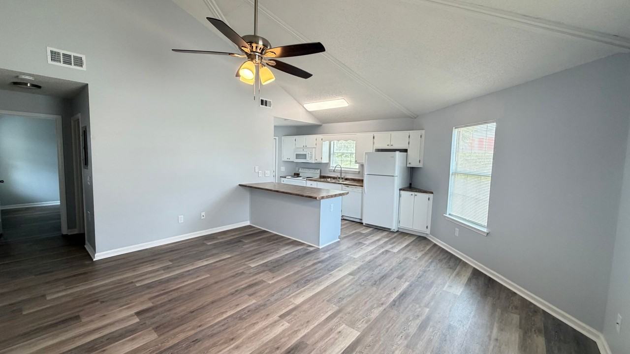 1401 Gulf Ave #4 - Photo 4 of 17