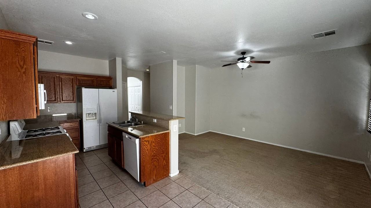 10923 Scotch Rose St - Photo 3 of 22
