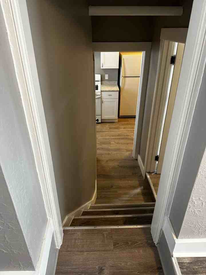 1027 17th St - Photo 4 of 12