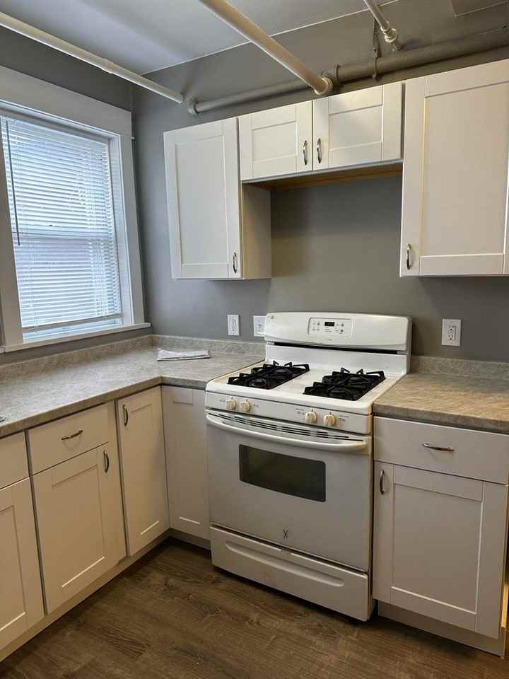 1027 17th St - Photo 7 of 12