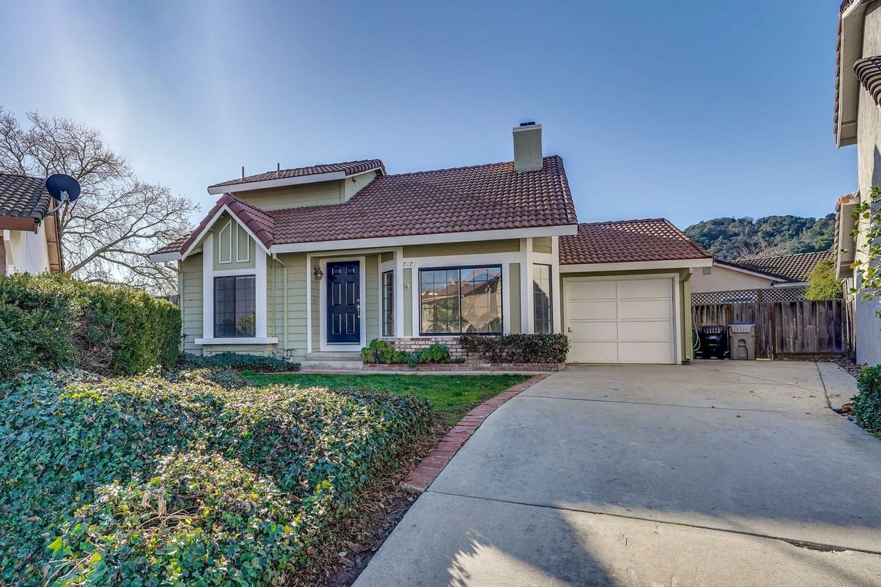 7275 Sleepy Creek Dr - Photo 2 of 25
