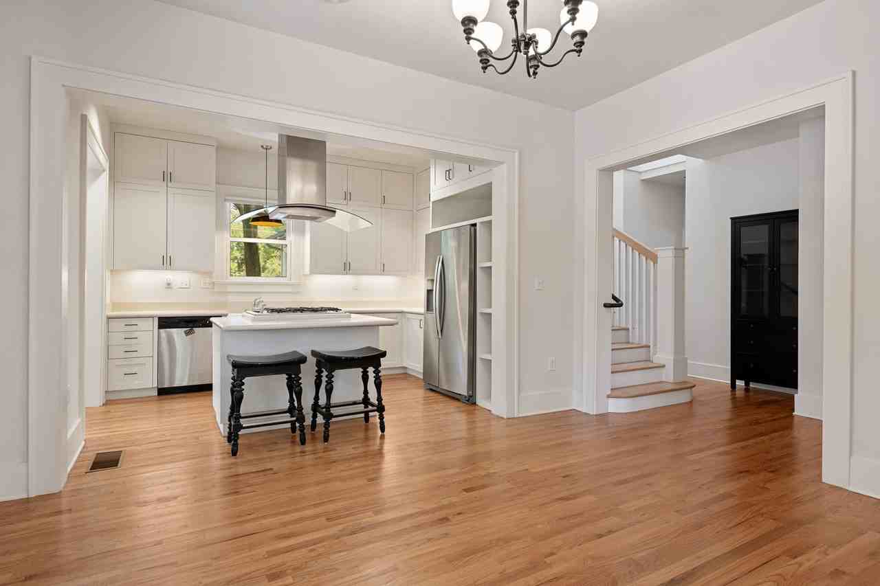 2811 Hemphill Park
