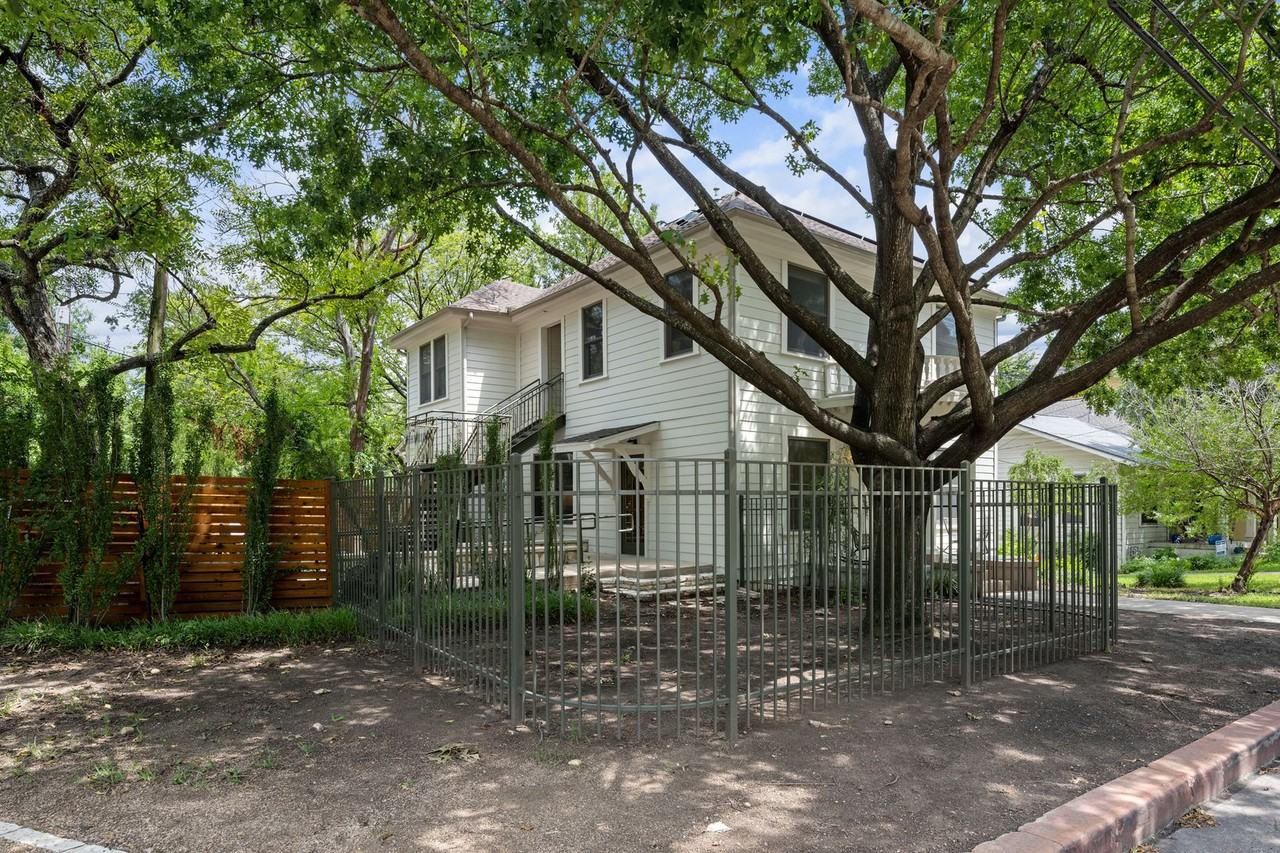 2811 Hemphill Park - Photo 3 of 50