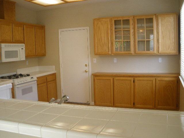 605 Blarney Cir - Photo 3 of 9