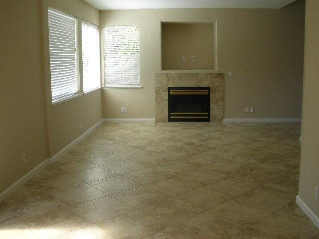 605 Blarney Cir - Photo 4 of 9