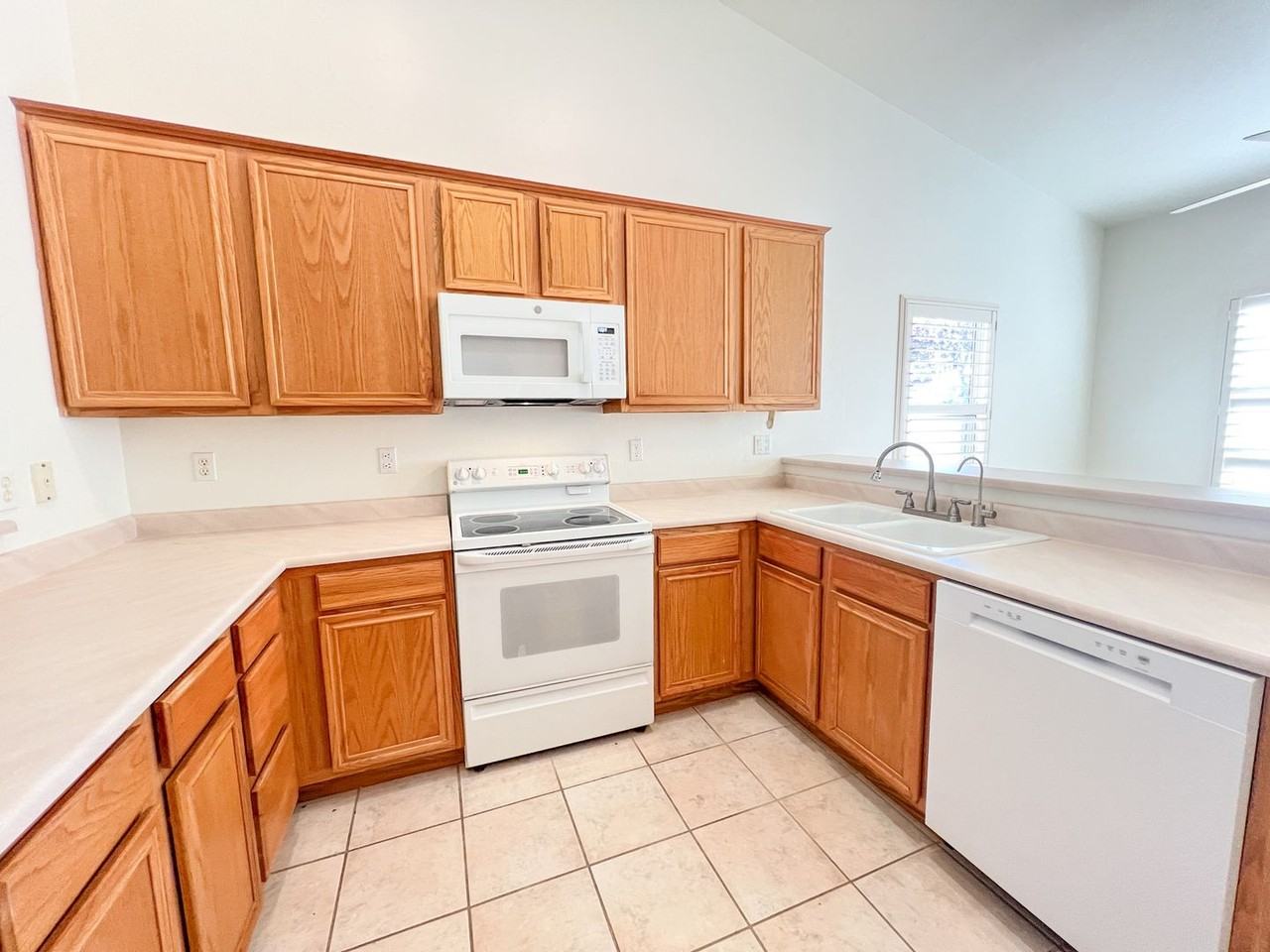 1580 W Bronco Ln - Photo 6 of 21