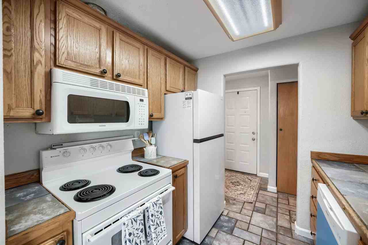 1102 8th St Ne #A3 - Photo 5 of 16
