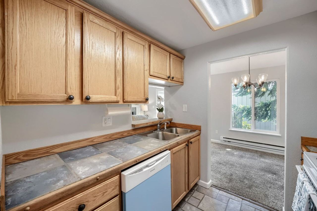 1102 8th St Ne #A3 - Photo 6 of 16