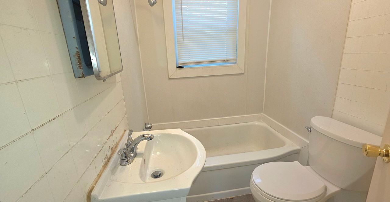1517 W State St - Photo 2 of 8