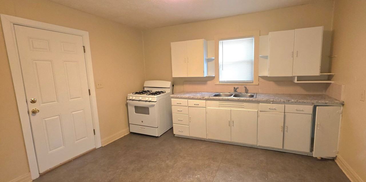 1517 W State St - Photo 6 of 8