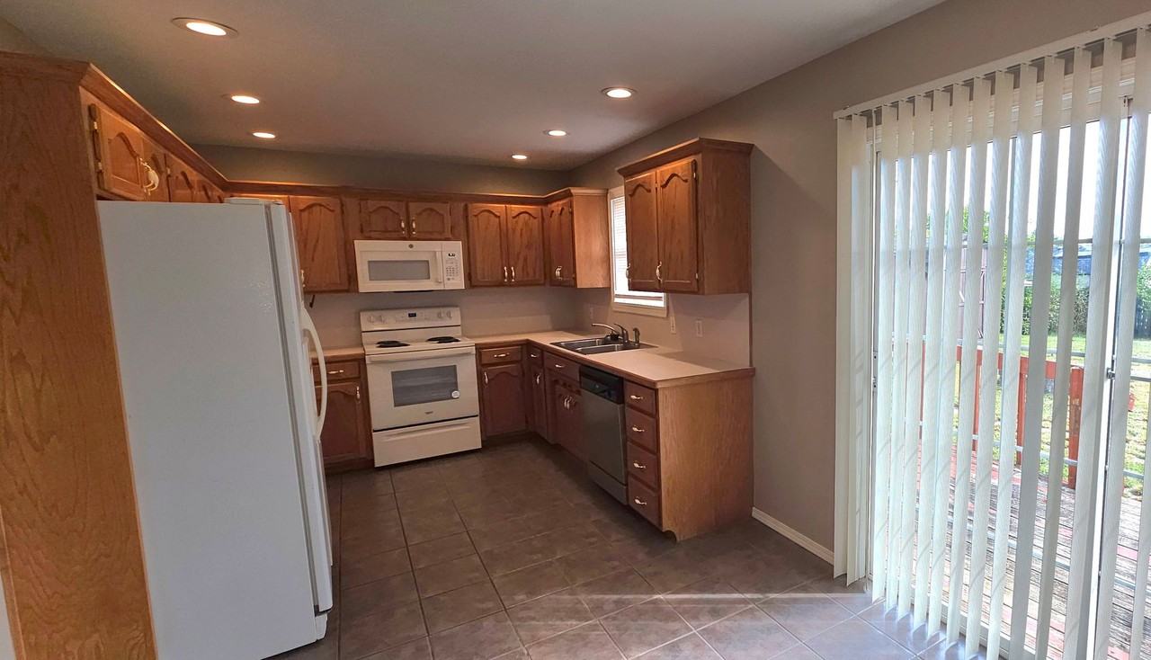 1752 S Fisk Ave - Photo 2 of 13