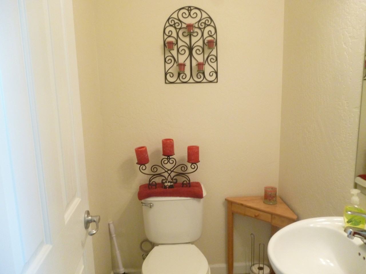 2535 Mistletoe Ct - Photo 2 of 5