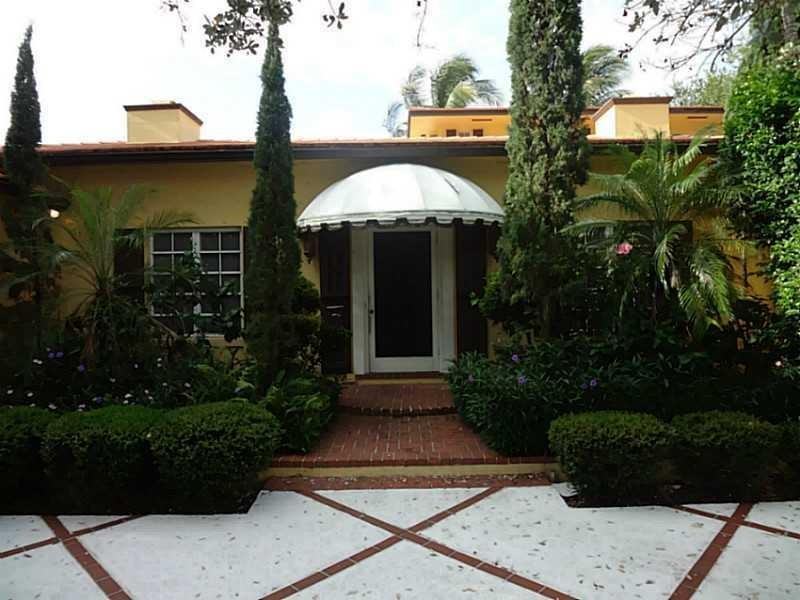 2400 Del Mar Pl - Photo 2 of 6