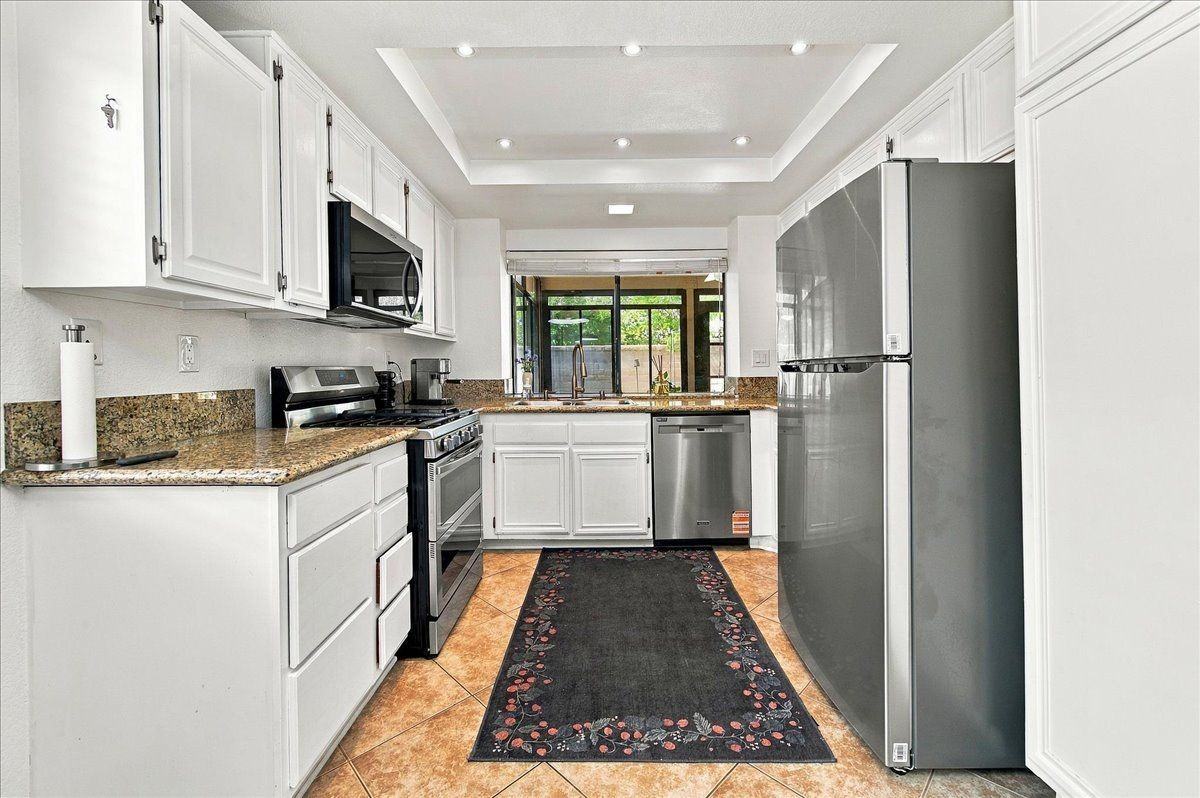 7676 Cardiff Pl - Photo 7 of 36