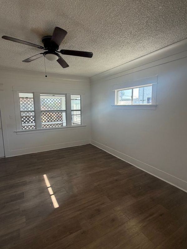 835 1/2 W 42nd Pl - Photo 7 of 9