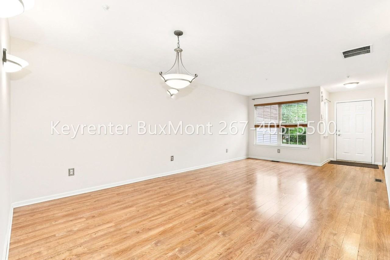 1516 Sweetbriar Dr - Photo 4 of 18
