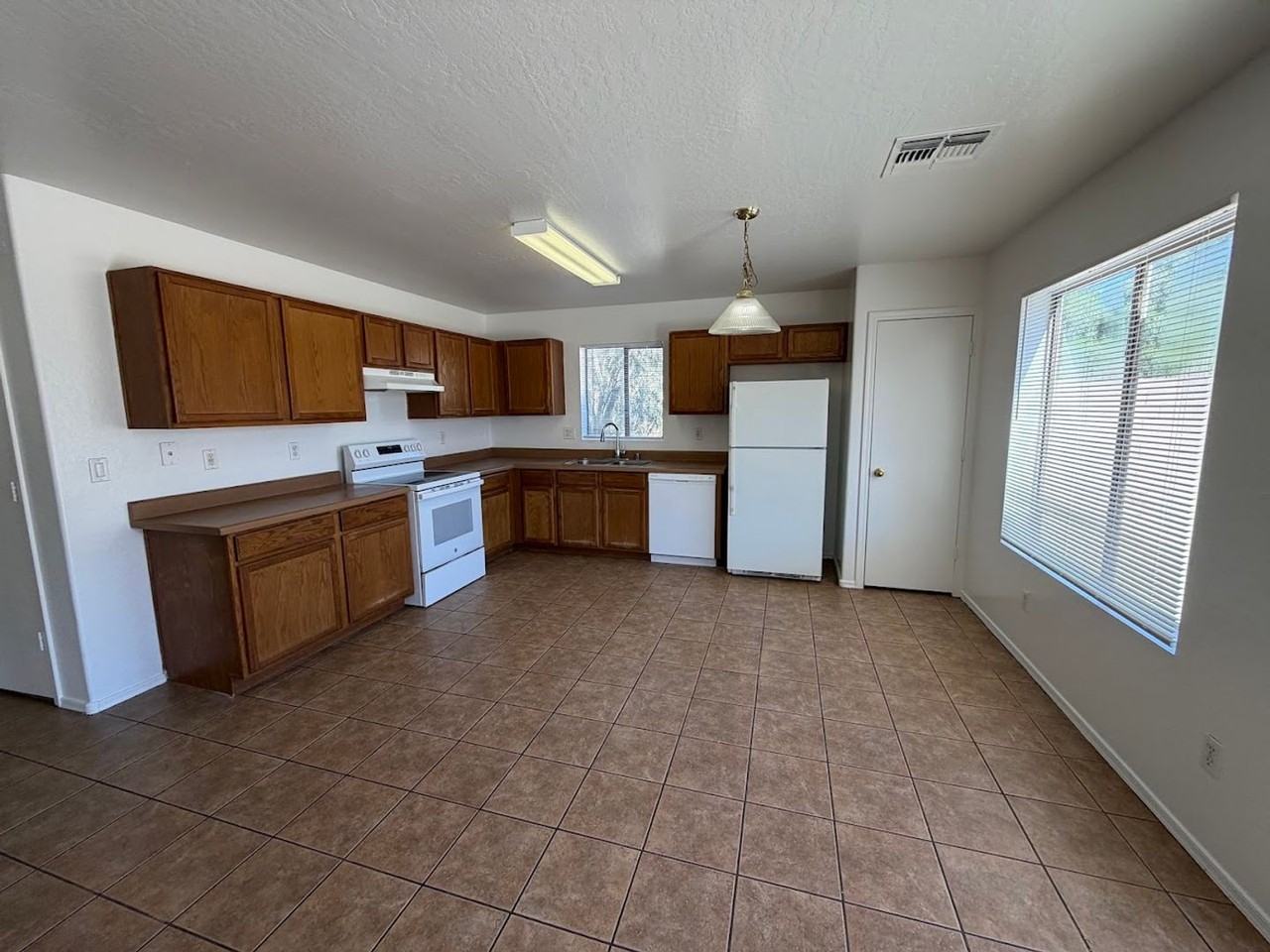 16005 W Larkspur Dr - Photo 2 of 20