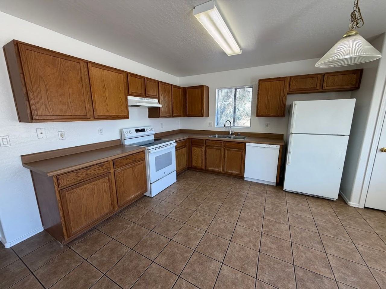 16005 W Larkspur Dr - Photo 3 of 20