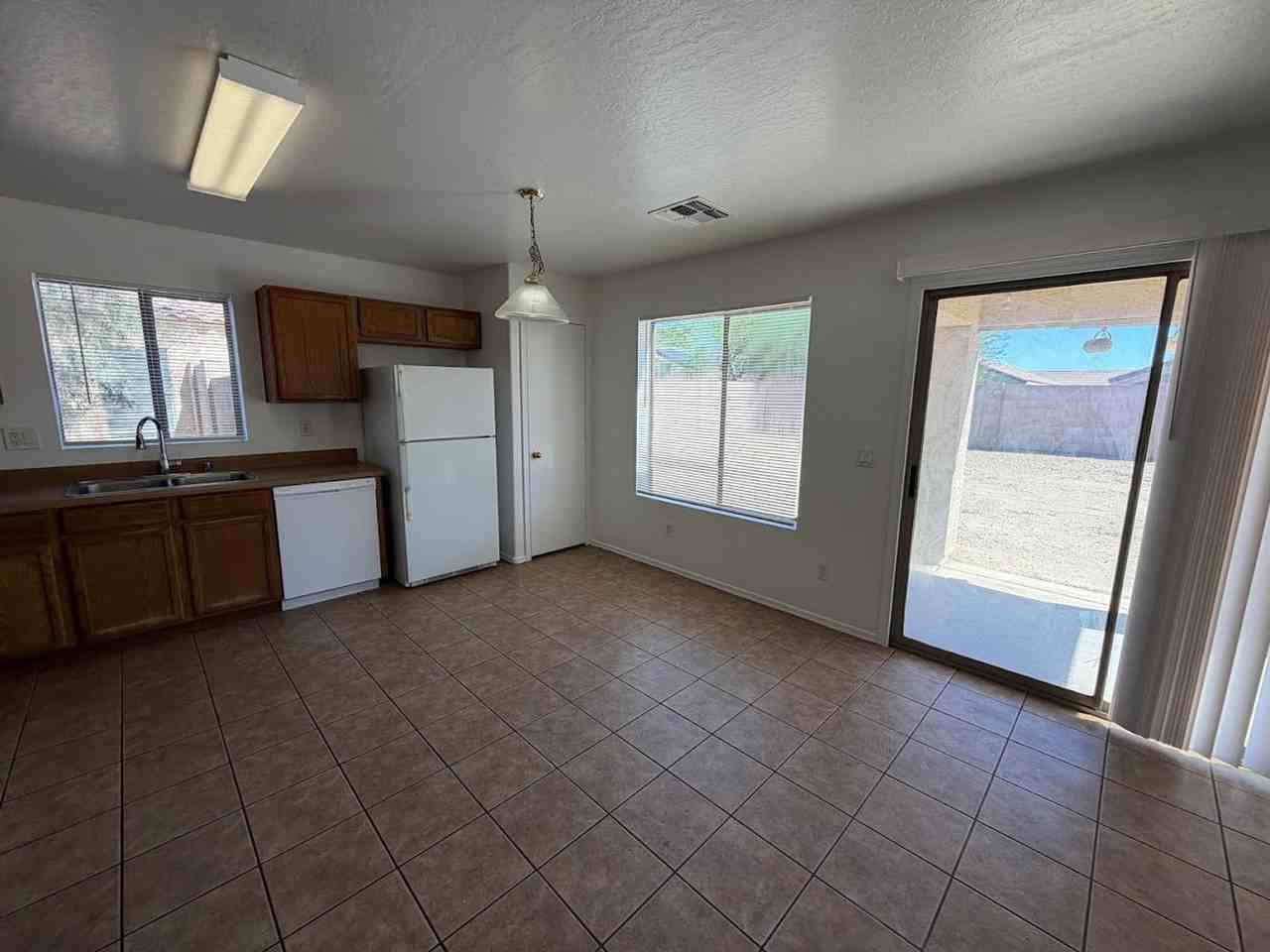 16005 W Larkspur Dr - Photo 4 of 20