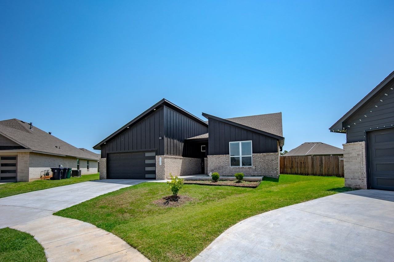 5916 Nw 159th Cir - Photo 3 of 25
