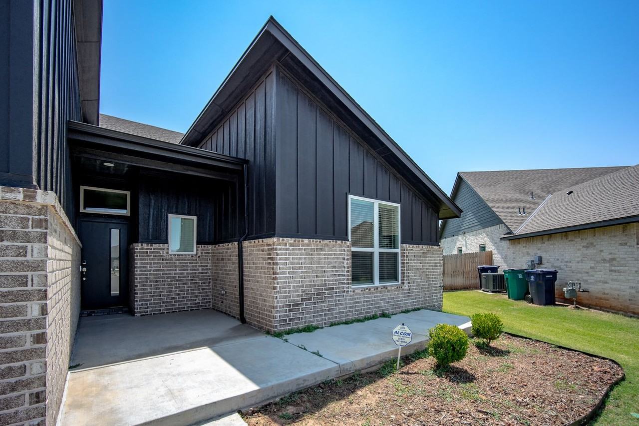 5916 Nw 159th Cir - Photo 4 of 25
