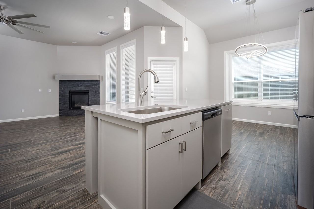 5916 Nw 159th Cir - Photo 5 of 25