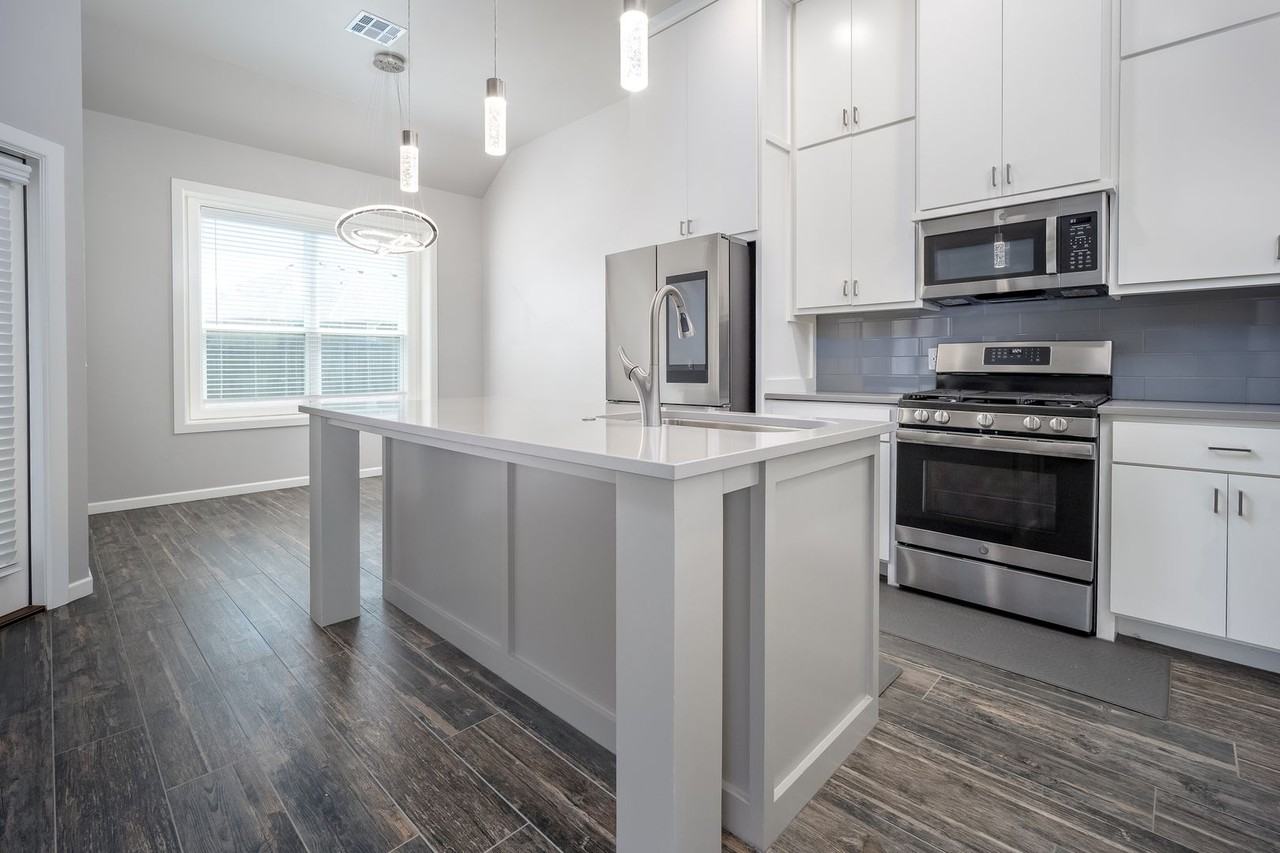 5916 Nw 159th Cir - Photo 7 of 25