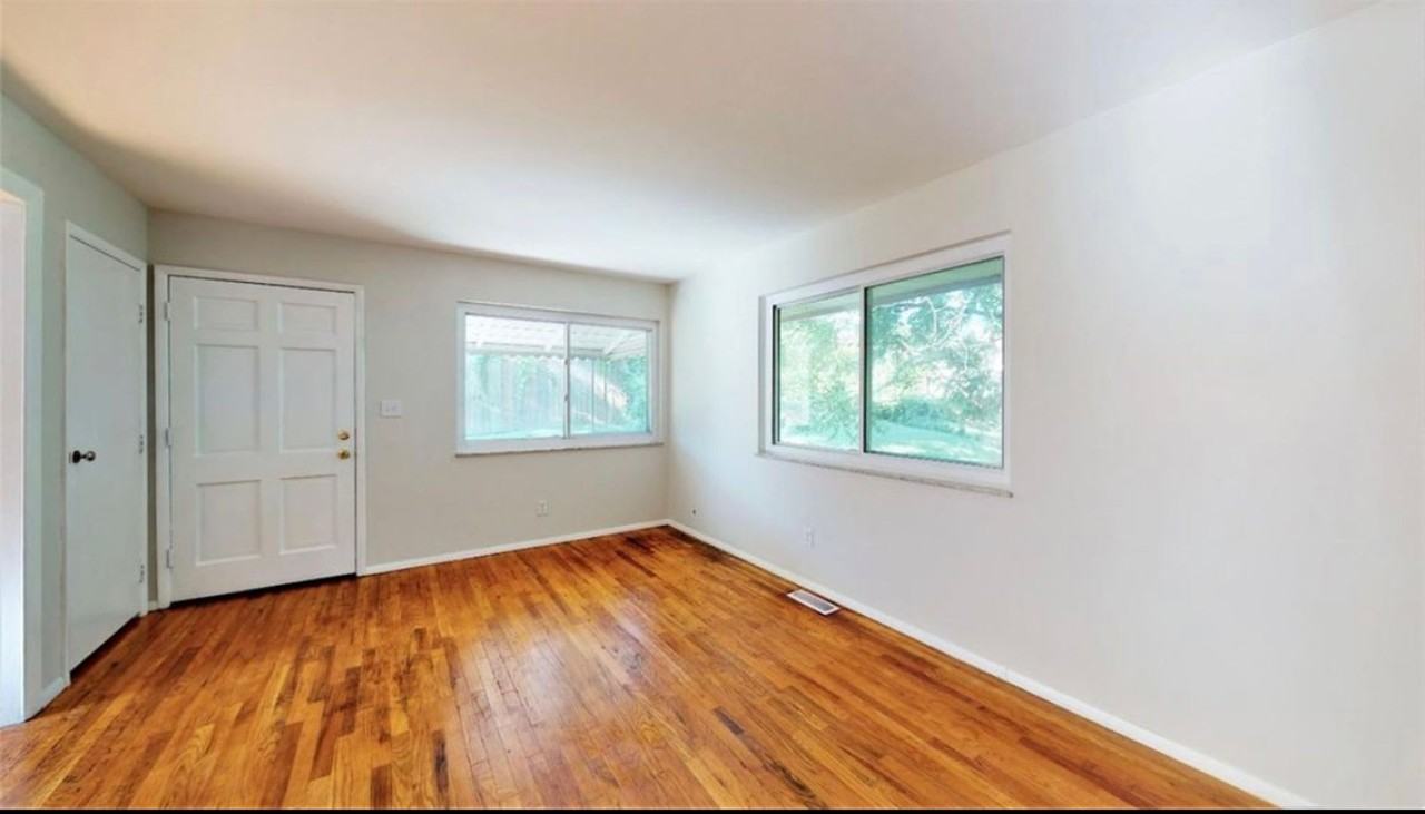 2442 Lysle Ln - Photo 2 of 25