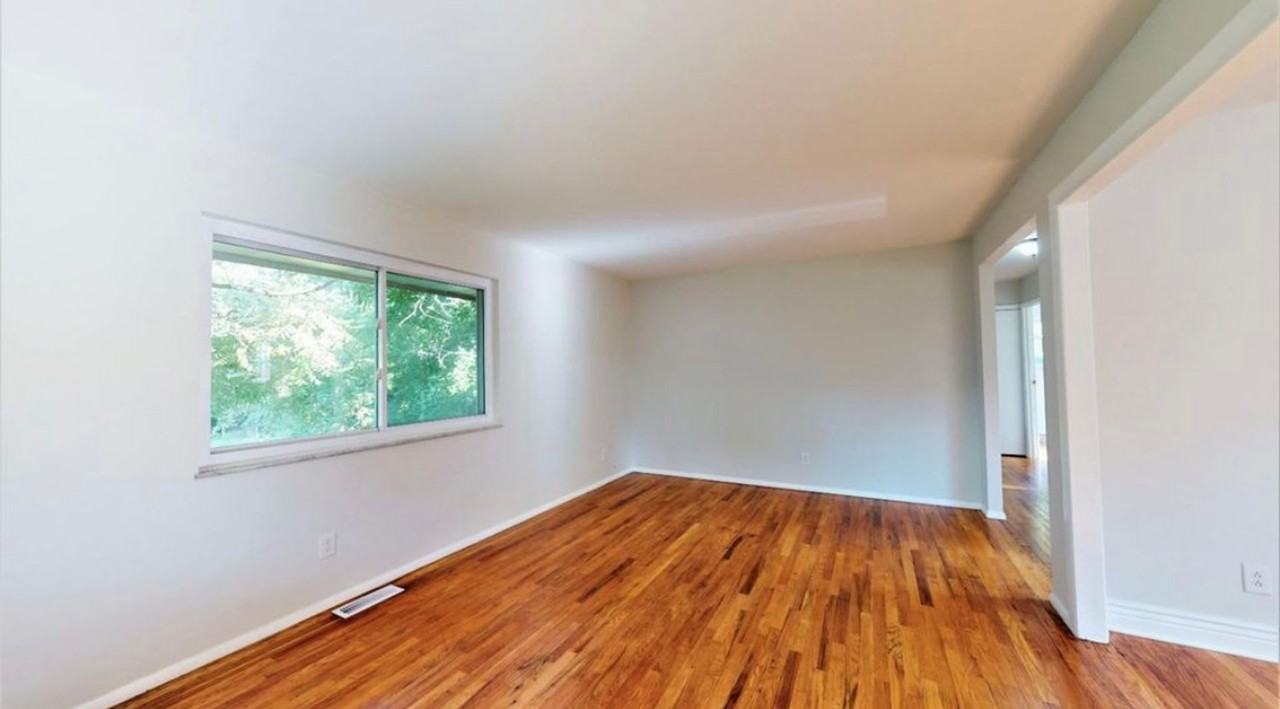 2442 Lysle Ln - Photo 3 of 25