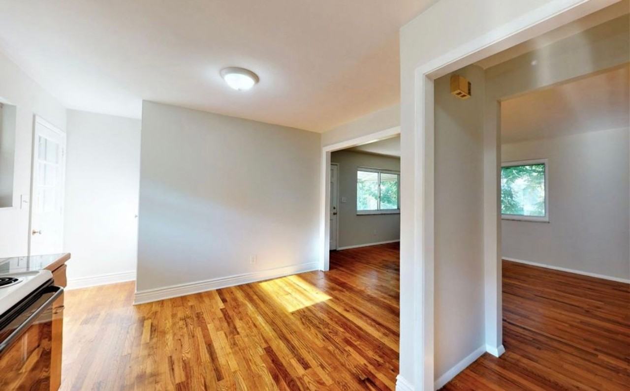 2442 Lysle Ln - Photo 4 of 25