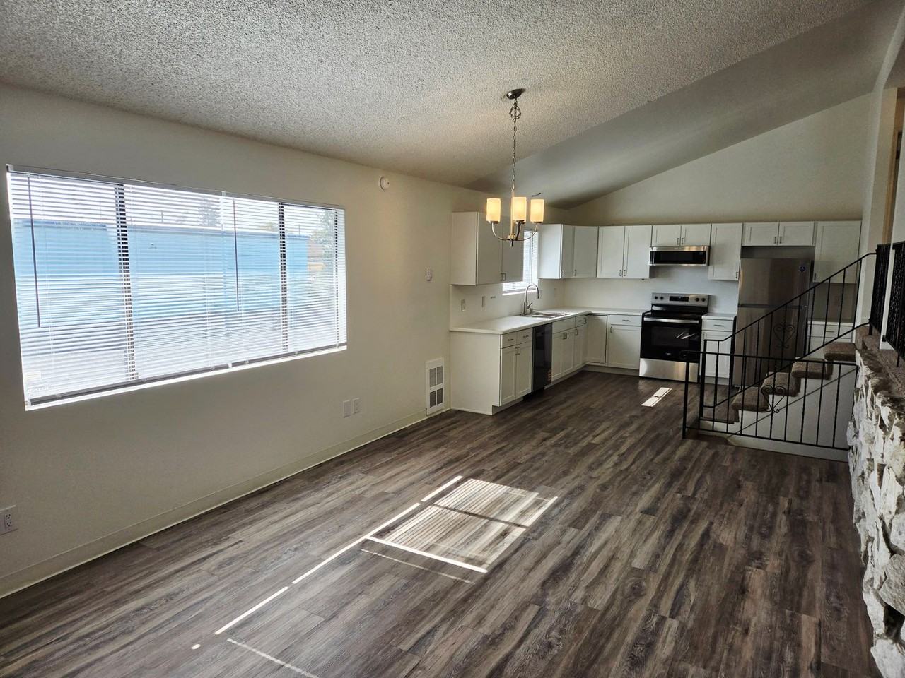 1012 W Walton Ave - Photo 2 of 18