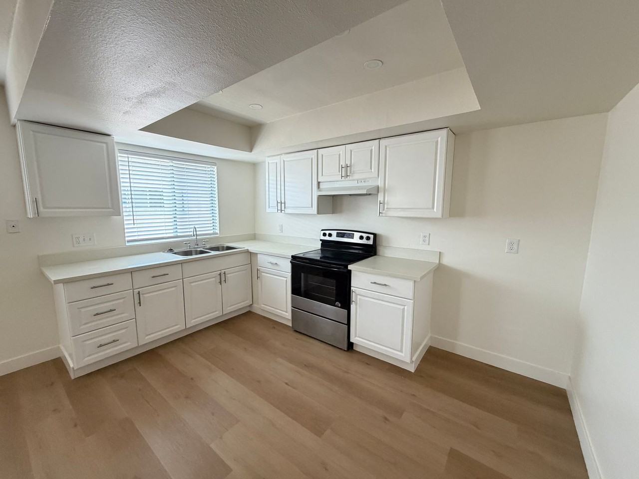 7132 Fenway Dr - Photo 4 of 15