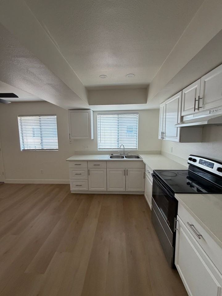 7132 Fenway Dr - Photo 6 of 15