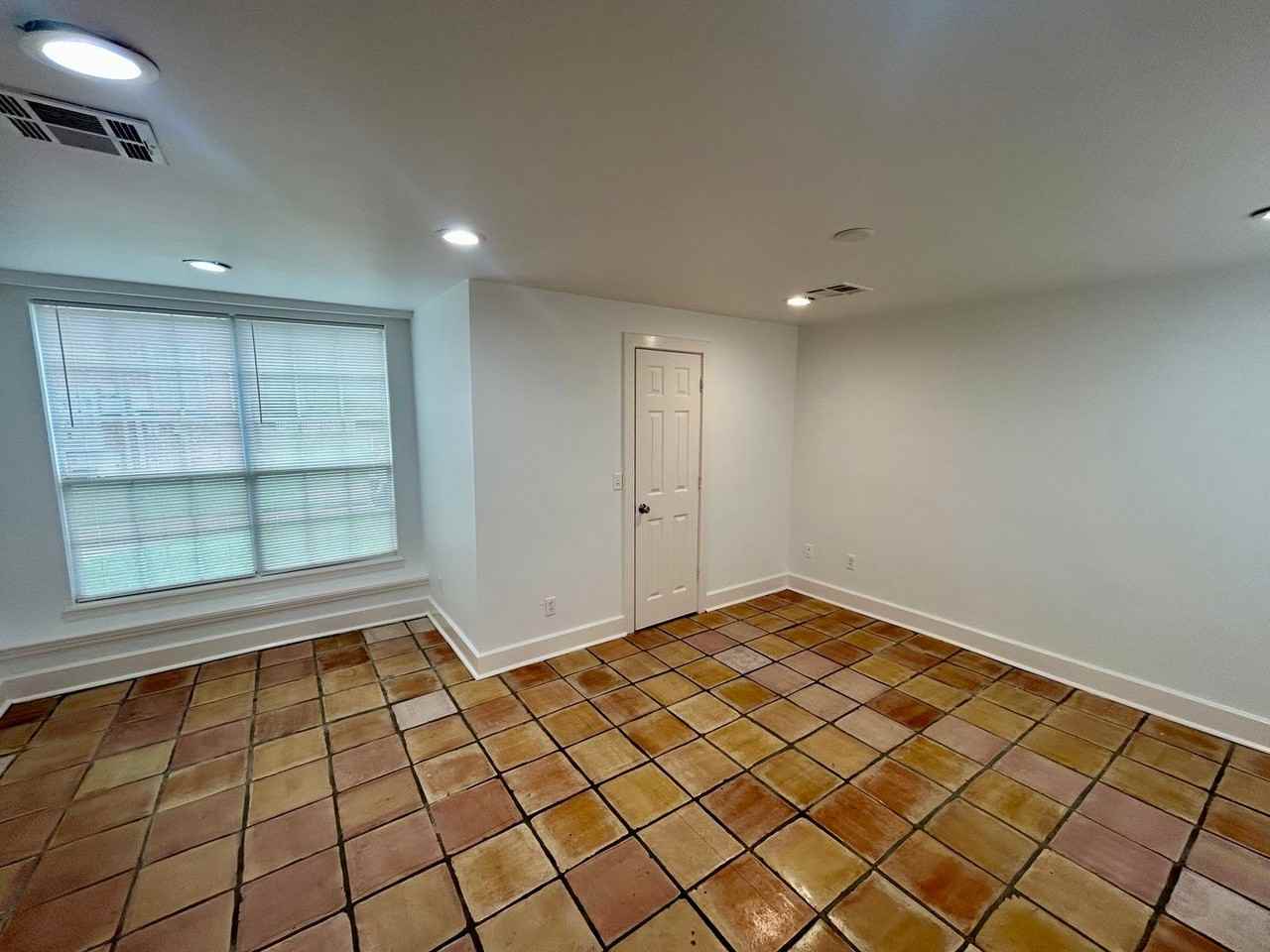 1610 1/2 S Quaker Ave - Photo 3 of 17
