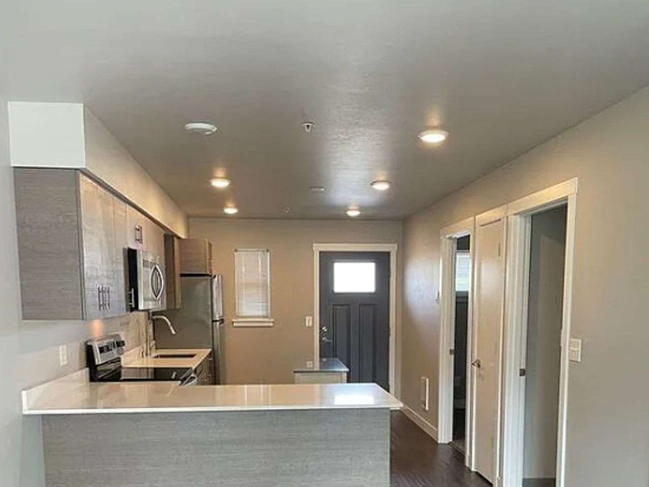 Front Street Condo - Photo 4 of 12