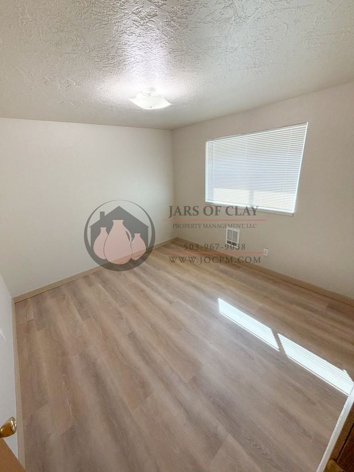 1835 1835 & 1837 Wilding Pl - Photo 6 of 9