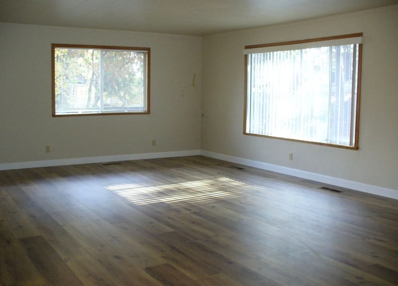 45 W Oak St - Photo 4 of 14