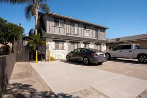 featured image of 4639 Iowa St