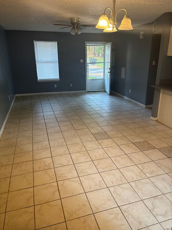 1813 Craft St - Photo 2 of 3