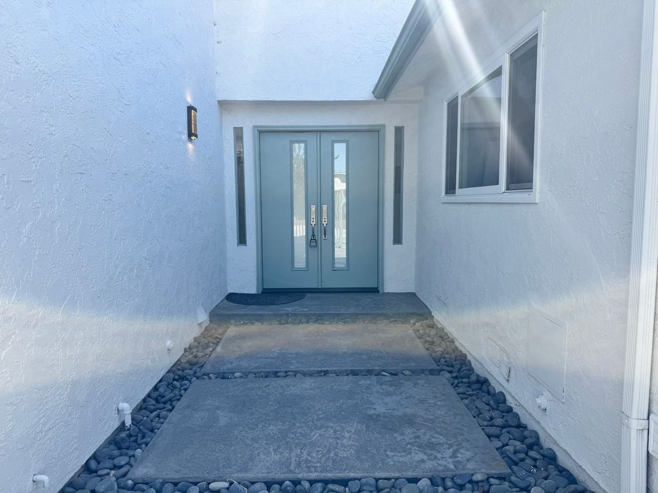 6897 Adams Ave - Photo 3 of 33