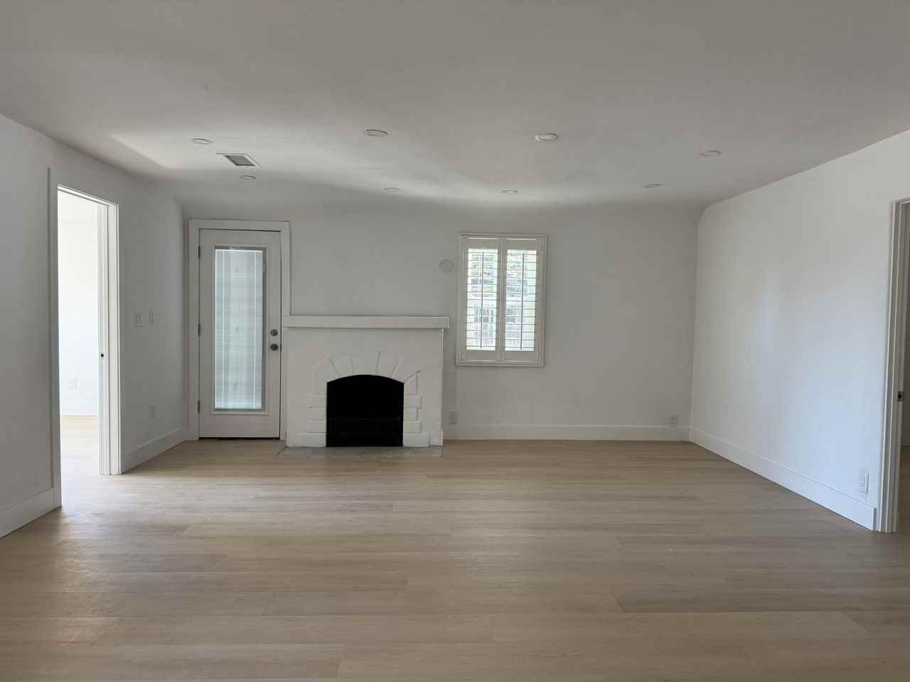 6897 Adams Ave - Photo 7 of 33