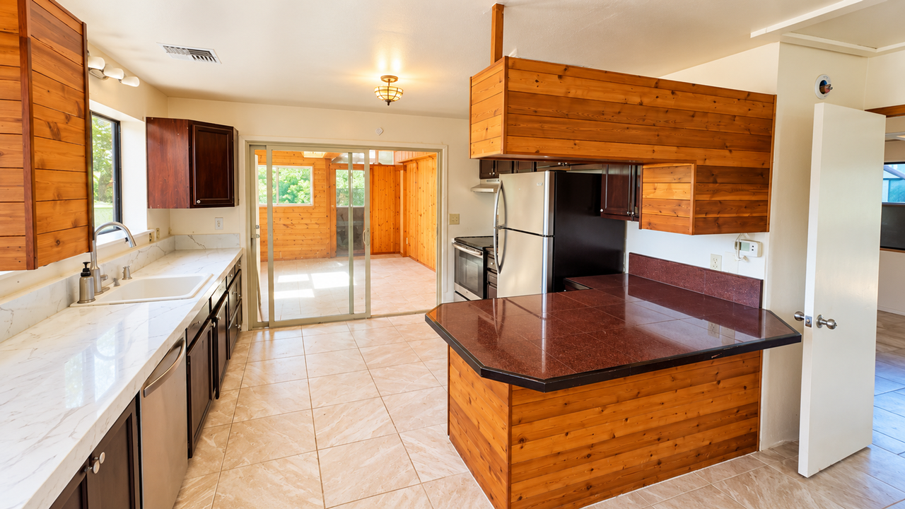 2846 Omaopio Rd #A - Photo 3 of 10