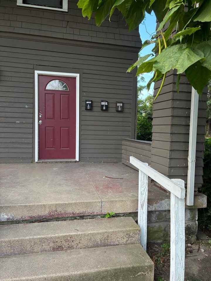 1101 W 33rd St - Photo 3 of 10