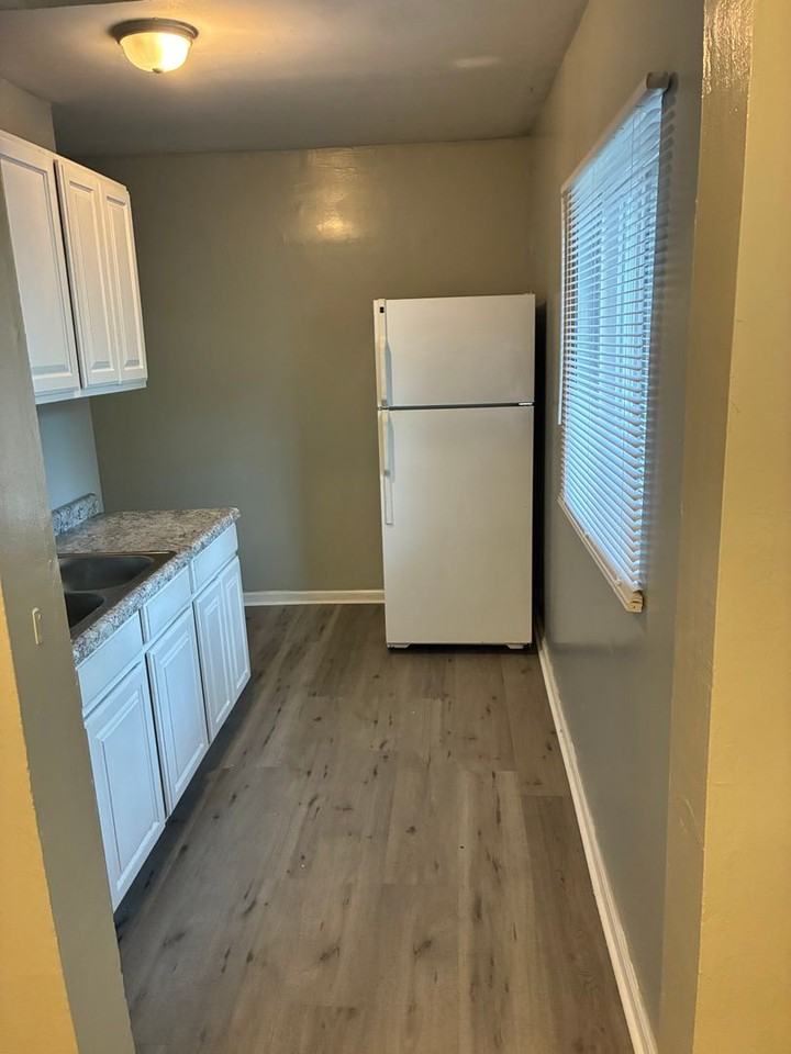 1101 W 33rd St - Photo 6 of 10
