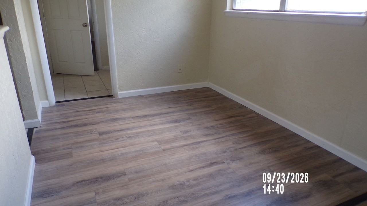 1310 Se Barclay Rd - Photo 3 of 12